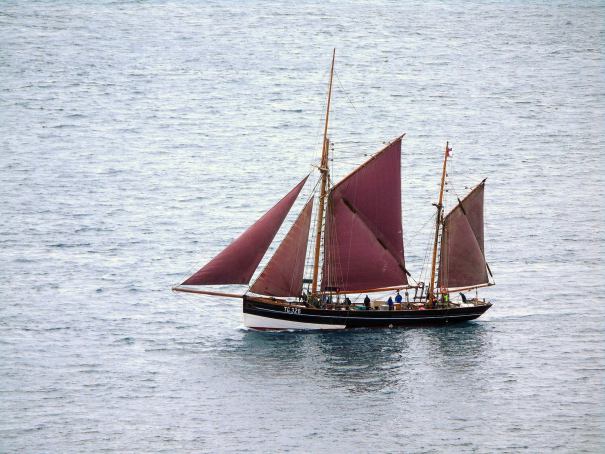 The Johanna with sails up (Photo by Ingi Sorensøn https://youpic.com/photographer/Ingis/)